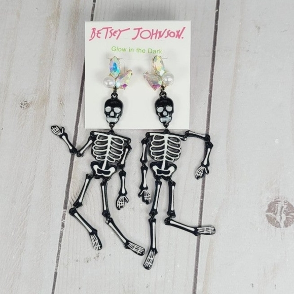Betsey Johnson Skeleton Earrings Glow In The Dark - Picture 9 of 9